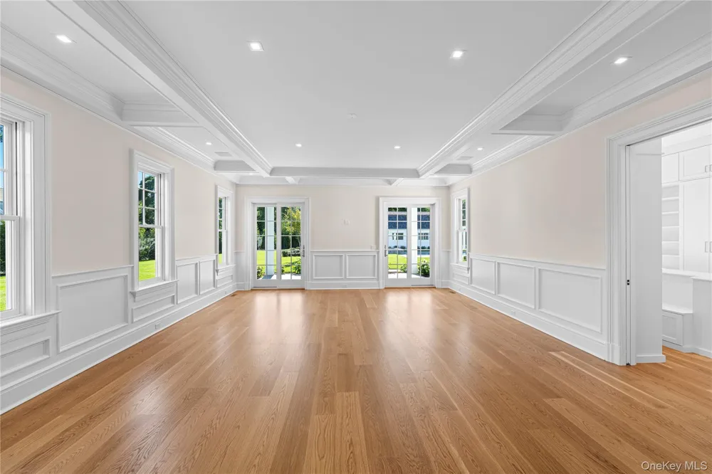5 Michaels Way Westhampton Beach, NY 11978