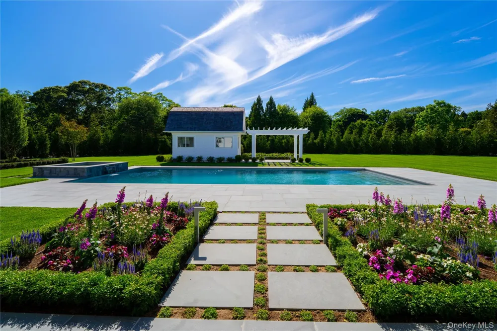 5 Michaels Way Westhampton Beach, NY 11978