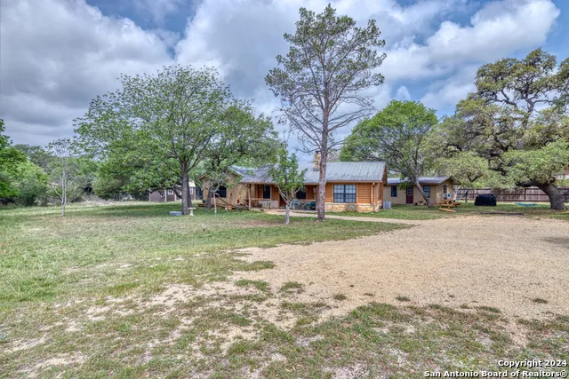 577 Mariposa Avenue Concan, TX 78838