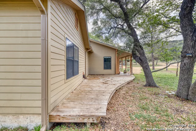 577 Mariposa Avenue Concan, TX 78838