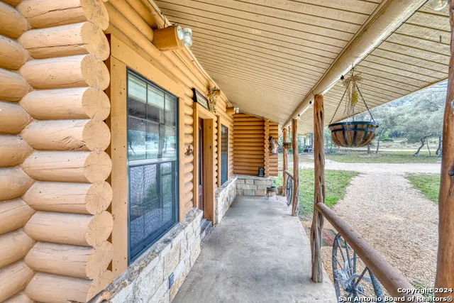 577 Mariposa Avenue Concan, TX 78838