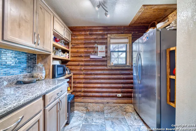 577 Mariposa Avenue Concan, TX 78838