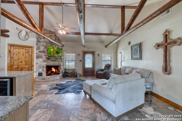 577 Mariposa Avenue Concan, TX 78838