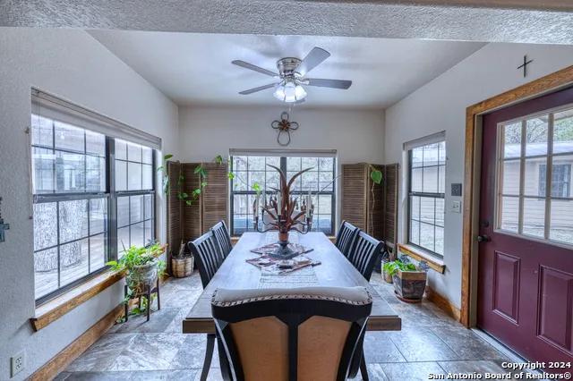 577 Mariposa Avenue Concan, TX 78838