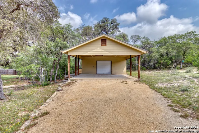 577 Mariposa Avenue Concan, TX 78838