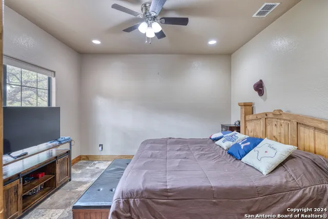 577 Mariposa Avenue Concan, TX 78838
