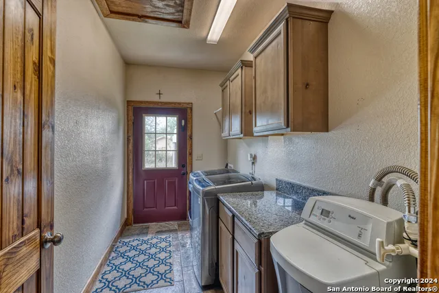 577 Mariposa Avenue Concan, TX 78838