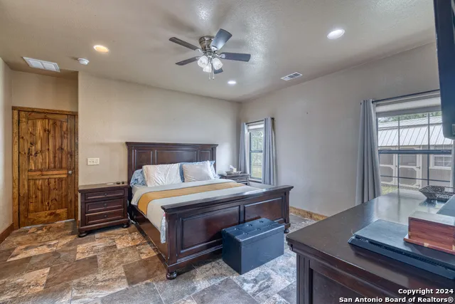 577 Mariposa Avenue Concan, TX 78838