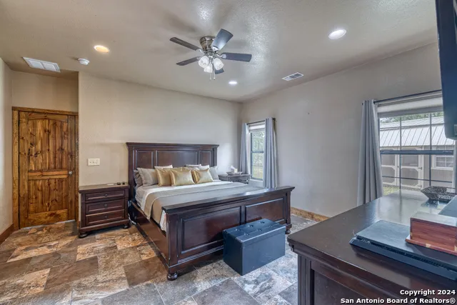 577 Mariposa Avenue Concan, TX 78838
