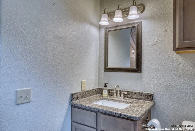 577 Mariposa Avenue Concan, TX 78838