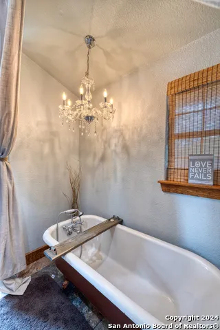 577 Mariposa Avenue Concan, TX 78838