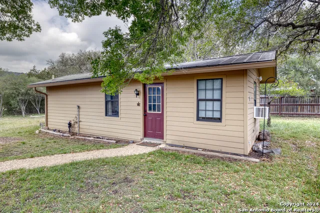 577 Mariposa Avenue Concan, TX 78838