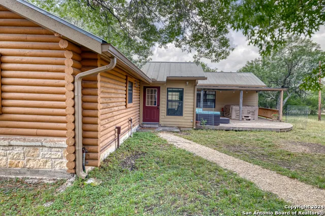 577 Mariposa Avenue Concan, TX 78838