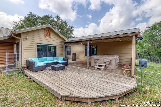 577 Mariposa Avenue Concan, TX 78838