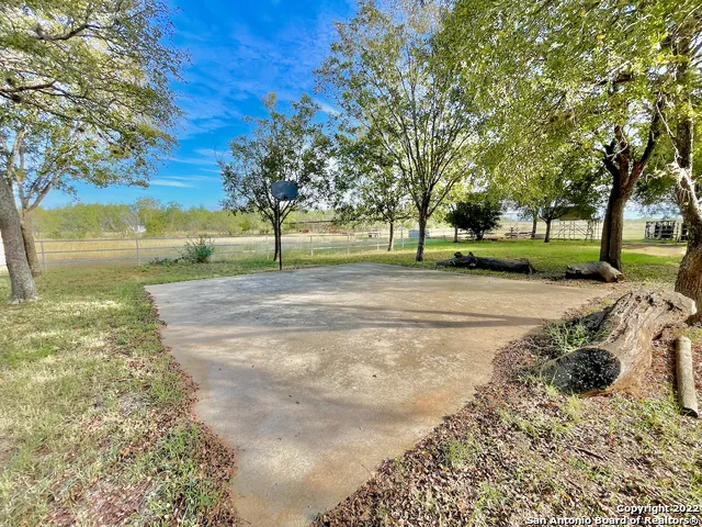 10671 BRIGGS RD Atascosa, TX 78002