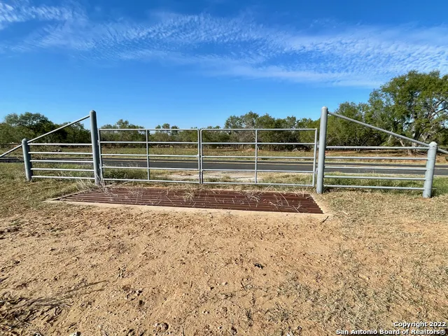 10671 BRIGGS RD Atascosa, TX 78002