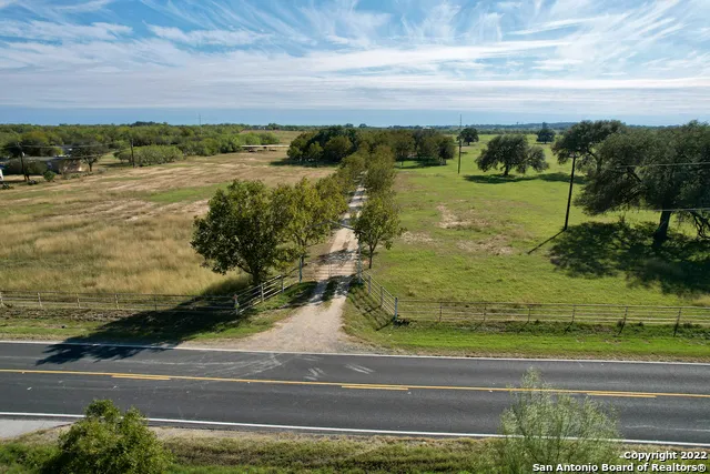 10671 BRIGGS RD Atascosa, TX 78002