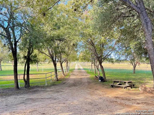 10671 BRIGGS RD Atascosa, TX 78002