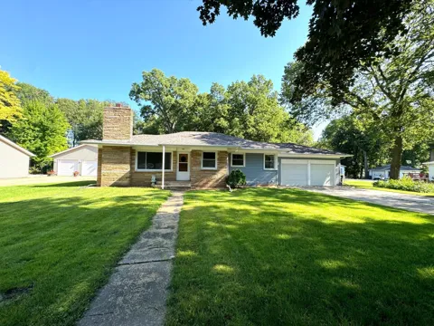221 Woodlawn Avenue