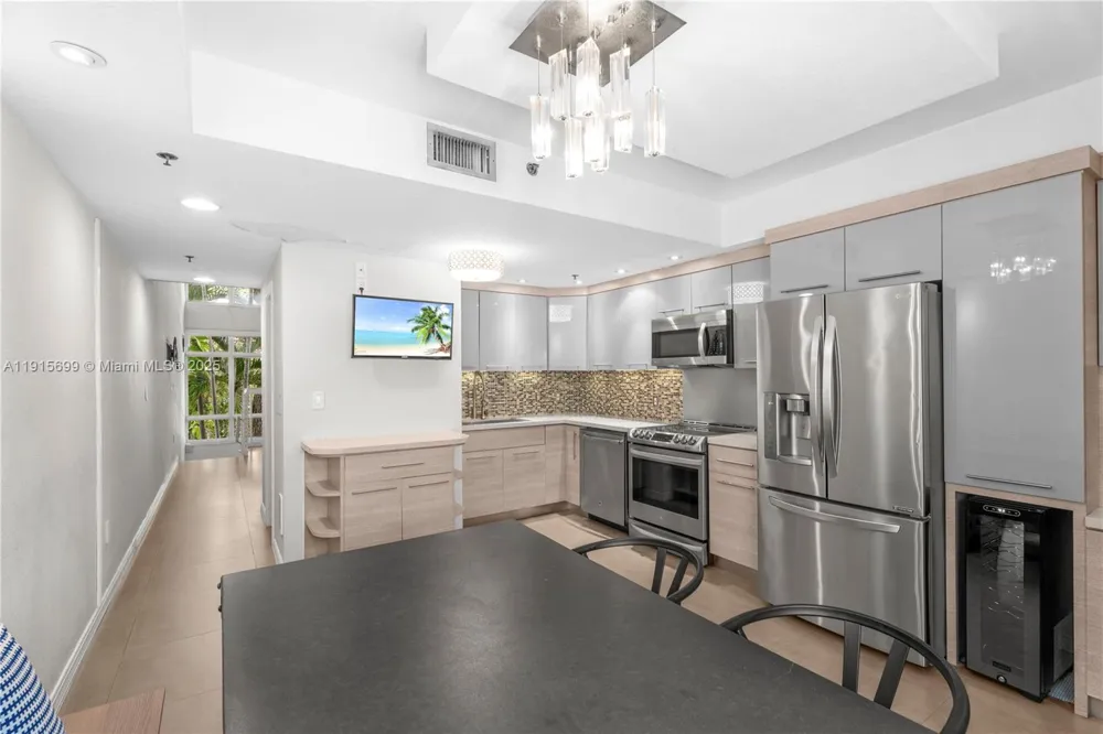 1853 Jefferson Ave #6 Miami Beach, FL 33139