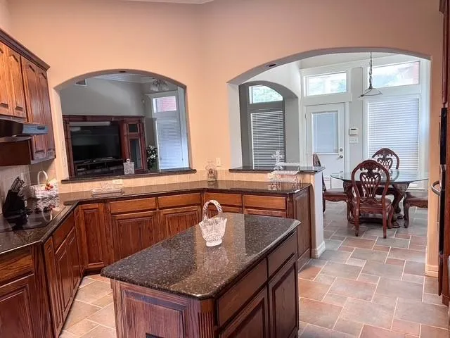 223 Oak Buna, TX 77612
