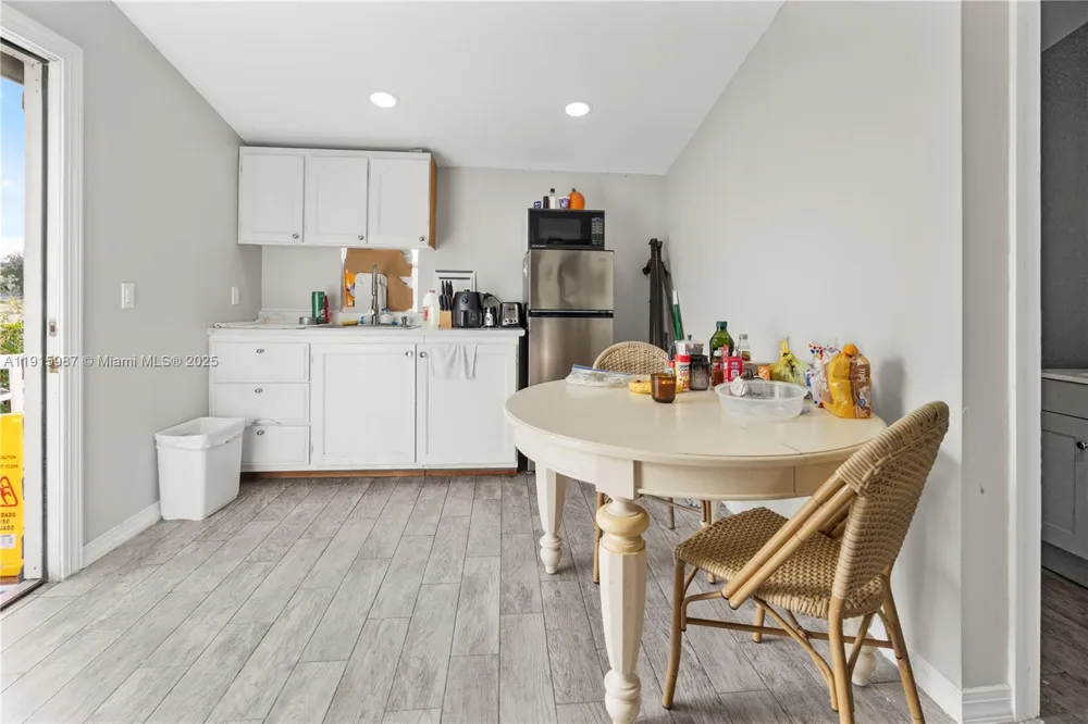 302 Floyd ave S Naples, FL 33976
