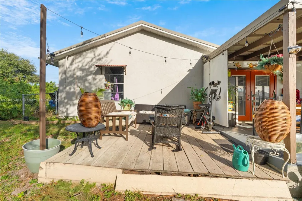 302 Floyd ave S Naples, FL 33976