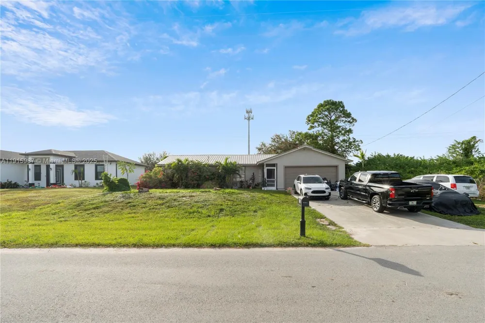 302 Floyd ave S Naples, FL 33976