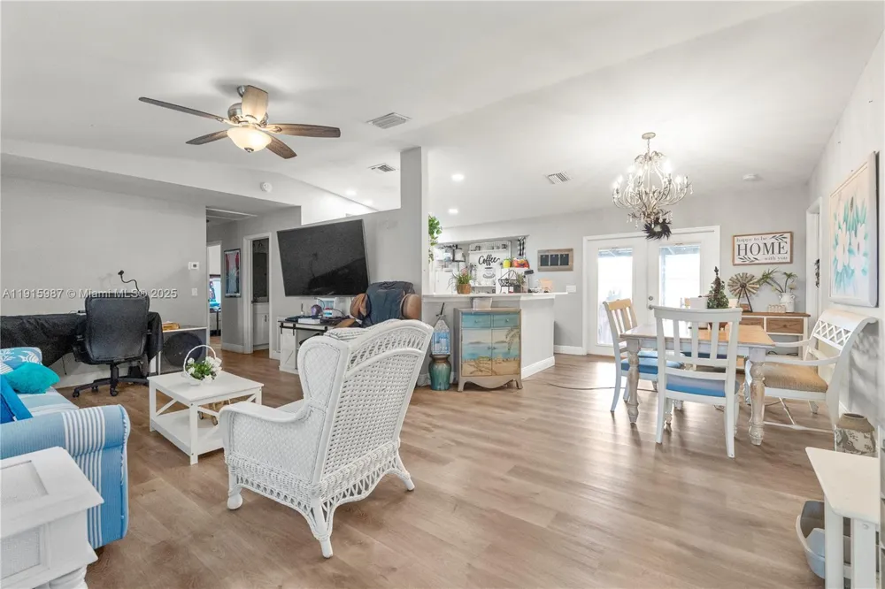 302 Floyd ave S Naples, FL 33976