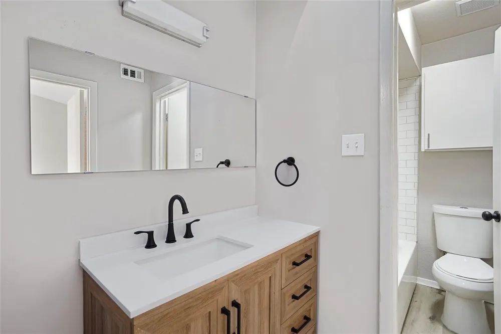 6633 W Airport Boulevard #1208 Houston, TX 77035
