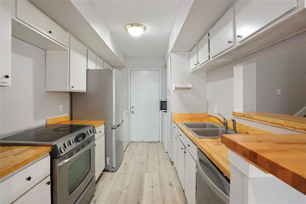 6633 W Airport Boulevard #1208 Houston, TX 77035