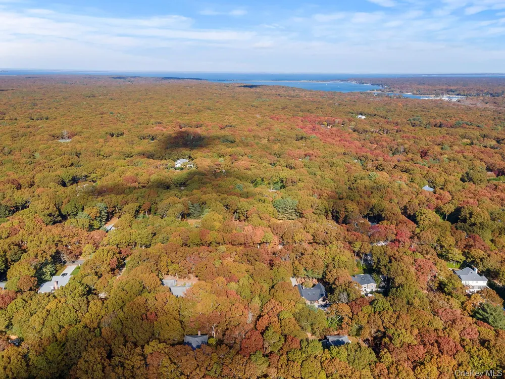 38 Wooded Oak Lane East Hampton, NY 11937