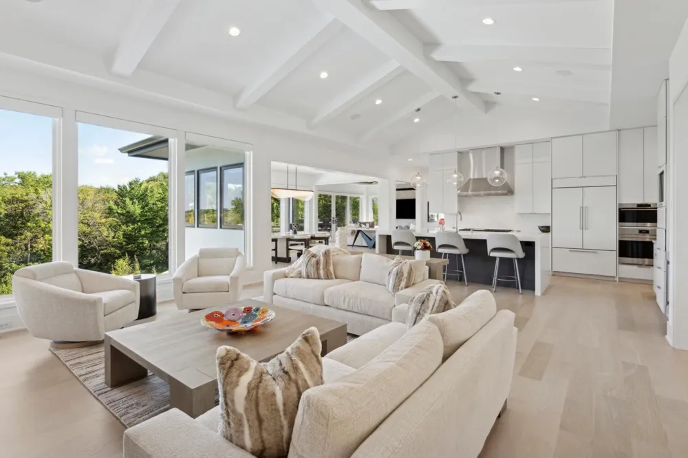 460 Indian Hill Road Chanhassen, MN 55317