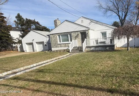 422 Monmouth Road