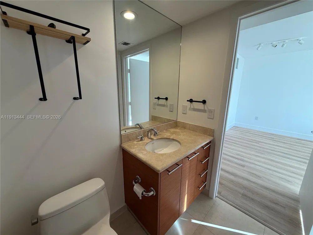 50 Biscayne Blvd #4807 Miami, FL 33132