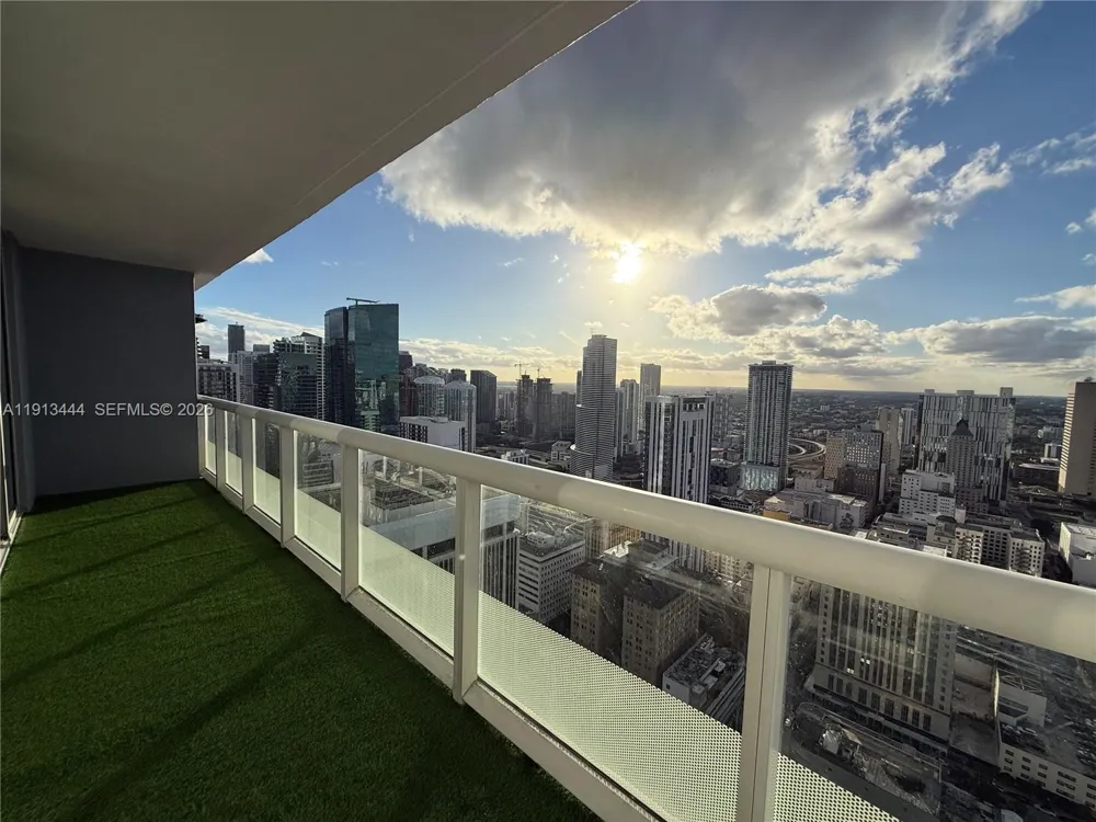 50 Biscayne Blvd #4807 Miami, FL 33132