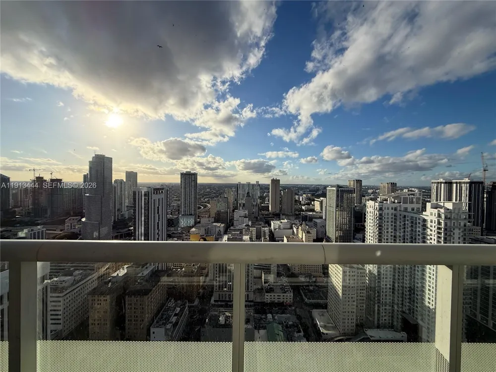 50 Biscayne Blvd #4807 Miami, FL 33132