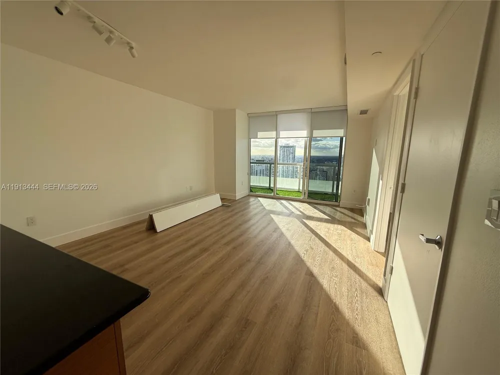 50 Biscayne Blvd #4807 Miami, FL 33132
