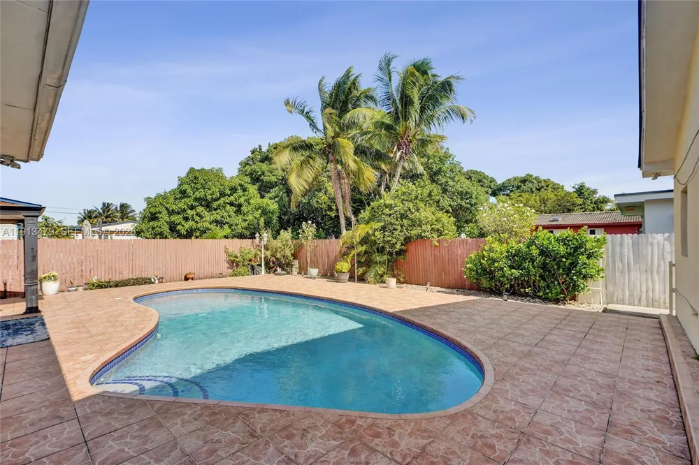 311 E 51st St Hialeah, FL 33013
