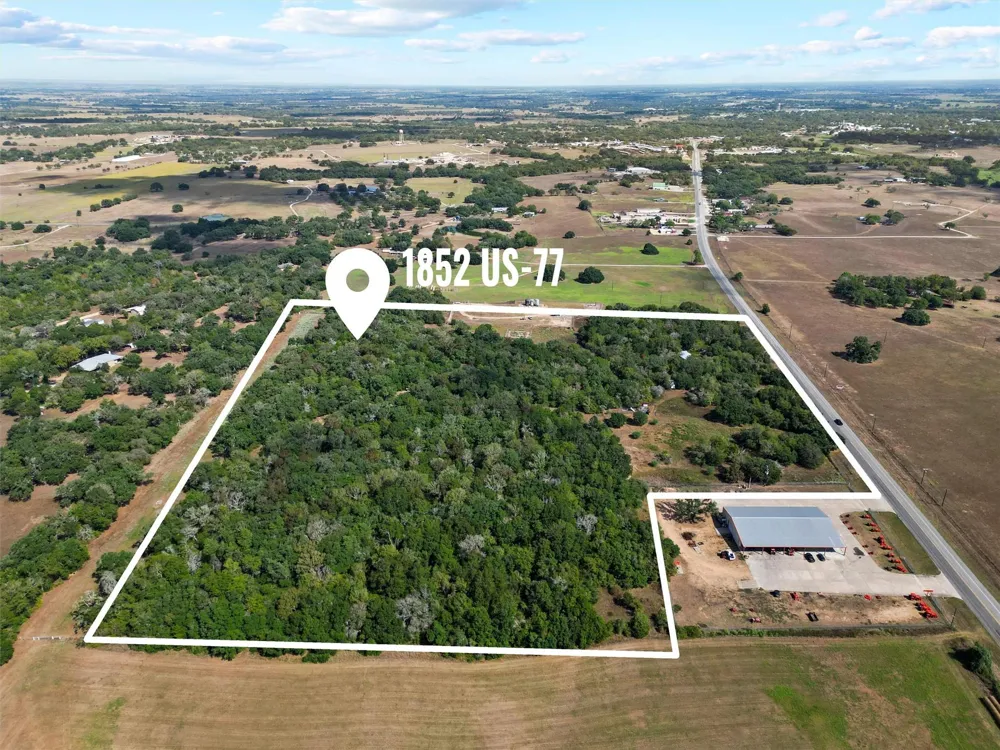 1730 Us Highway 77 S Hallettsville, TX 77964