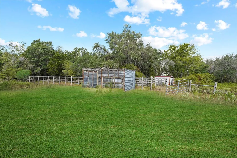1730 Us Highway 77 S Hallettsville, TX 77964