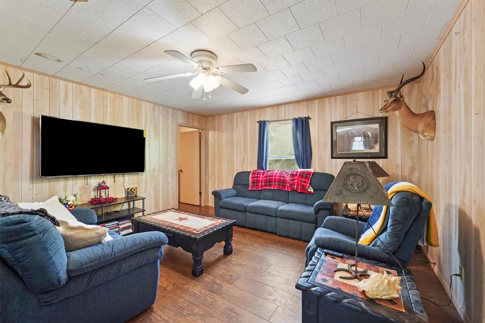 1730 Us Highway 77 S Hallettsville, TX 77964