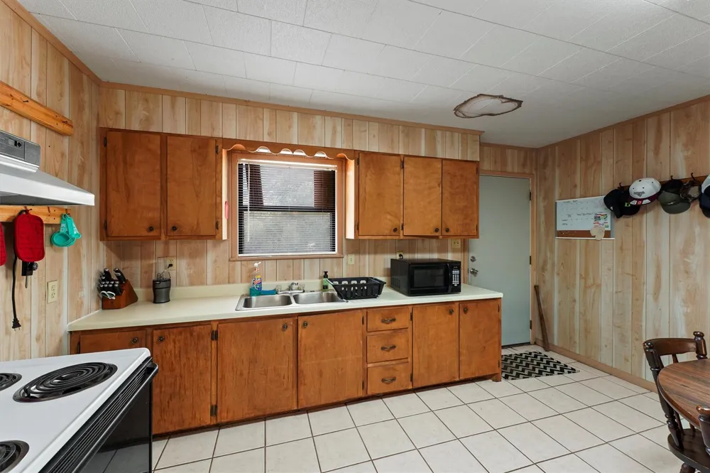 1730 Us Highway 77 S Hallettsville, TX 77964