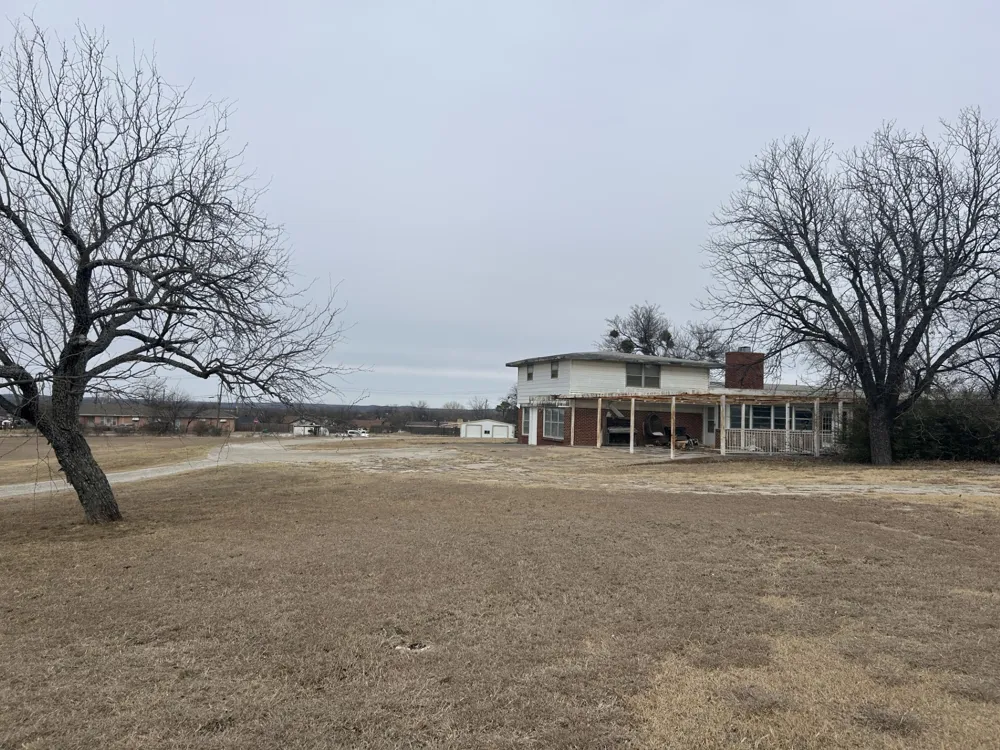 1115 W Belknap Jacksboro, TX 76458