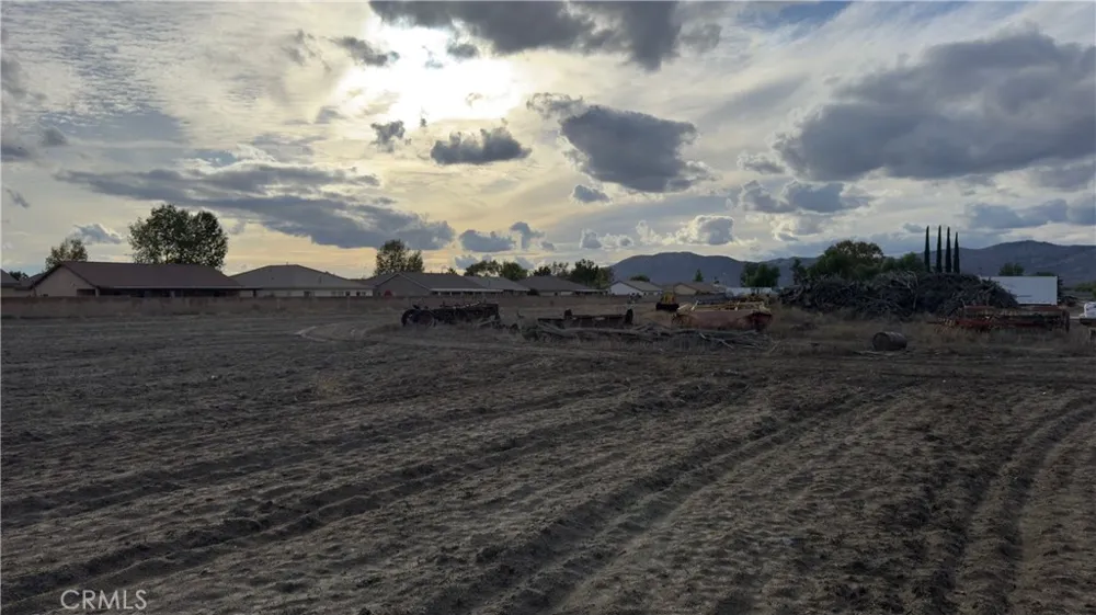 669 Lyon San Jacinto, CA 92582
