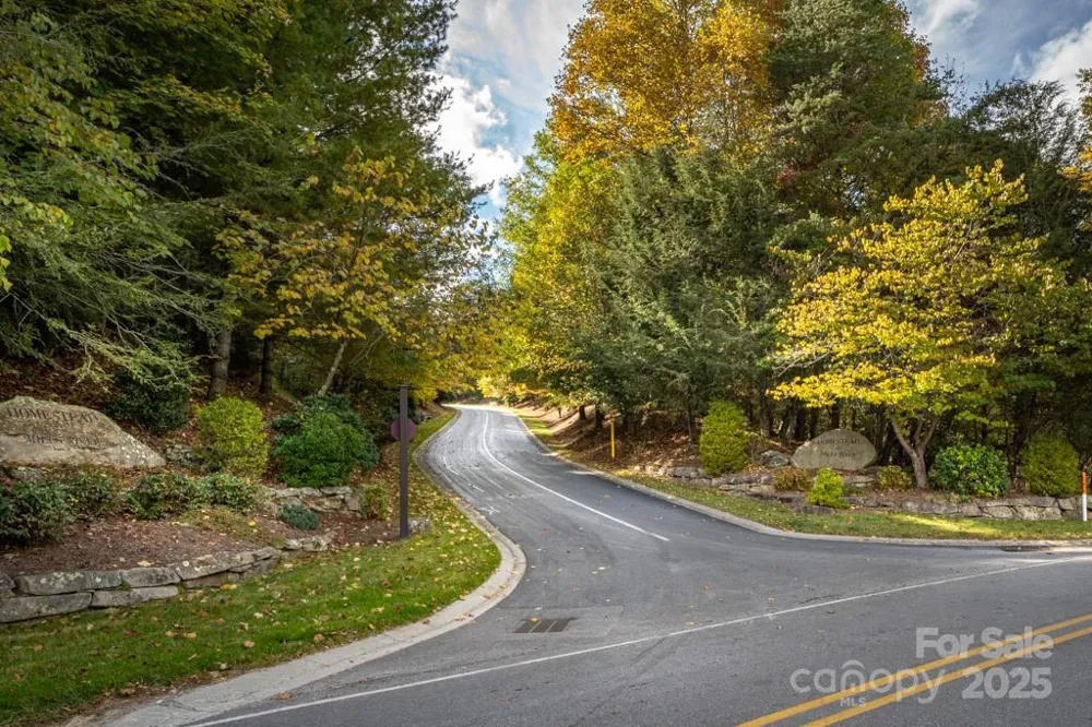 99999 Shining Rock Path Horse Shoe, NC 28742