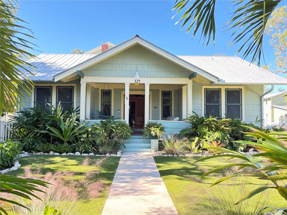 324 JULIA PLACE Sarasota, FL 34236