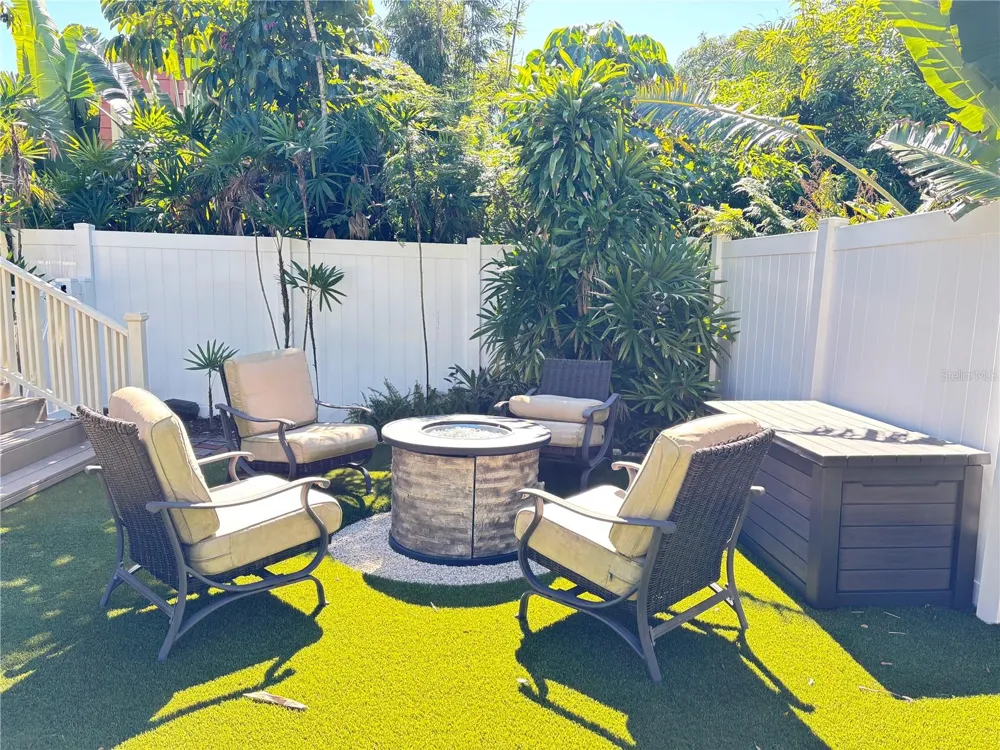 324 JULIA PLACE Sarasota, FL 34236