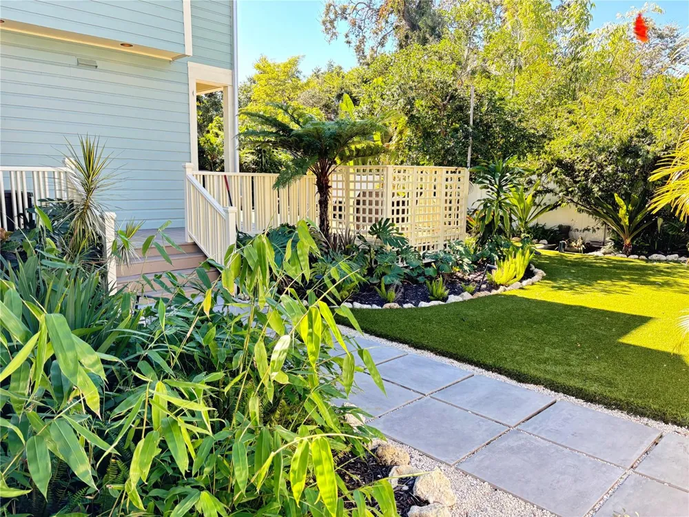324 JULIA PLACE Sarasota, FL 34236