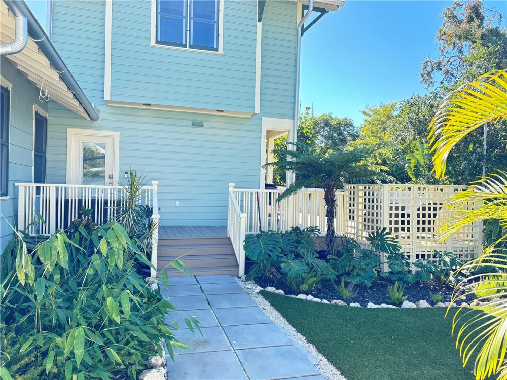 324 JULIA PLACE Sarasota, FL 34236
